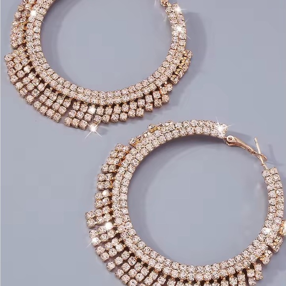 Radiant Gold Teardrop Earrings with Intricate Detailing - Picture 2 of 3